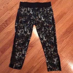Green camp Capri workout pants